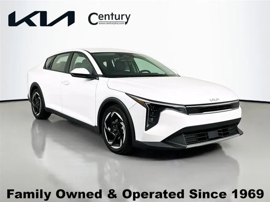 2025 Kia K4 EX photo 1