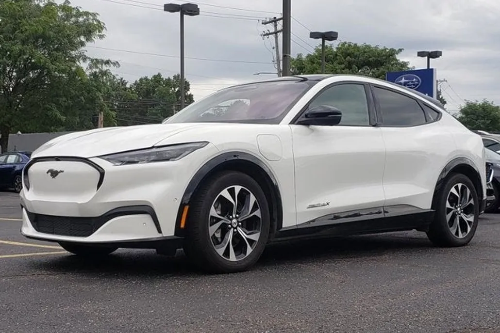 2021 Ford Mustang Mach-E Premium photo 1