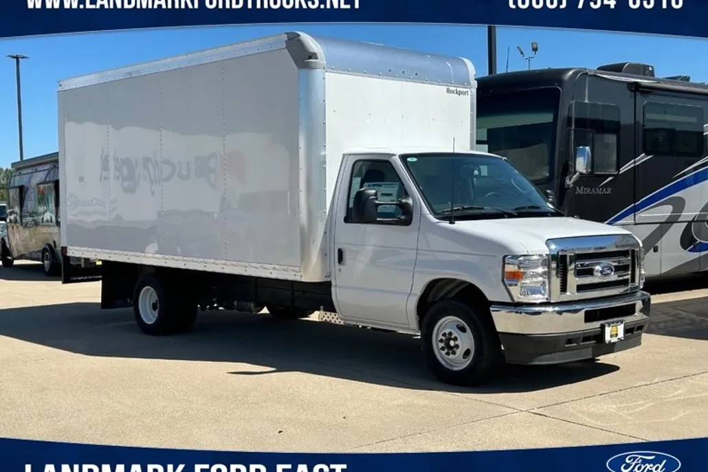 2025 Ford E-350 photo 1