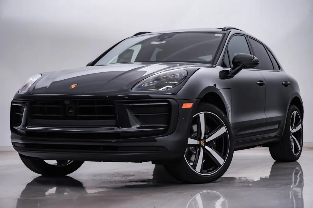 2025 Porsche Macan T photo 1
