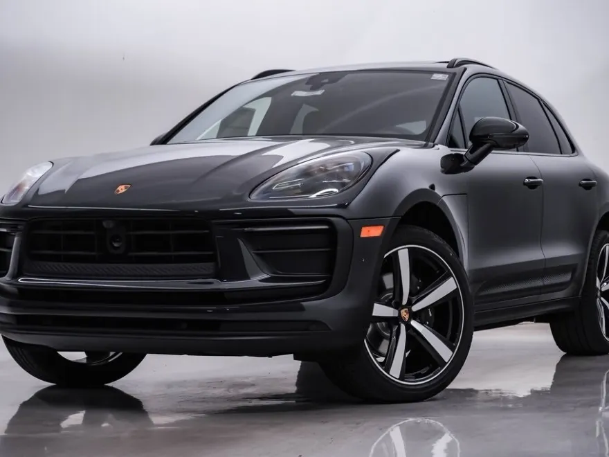 2025 Porsche Macan T photo 1