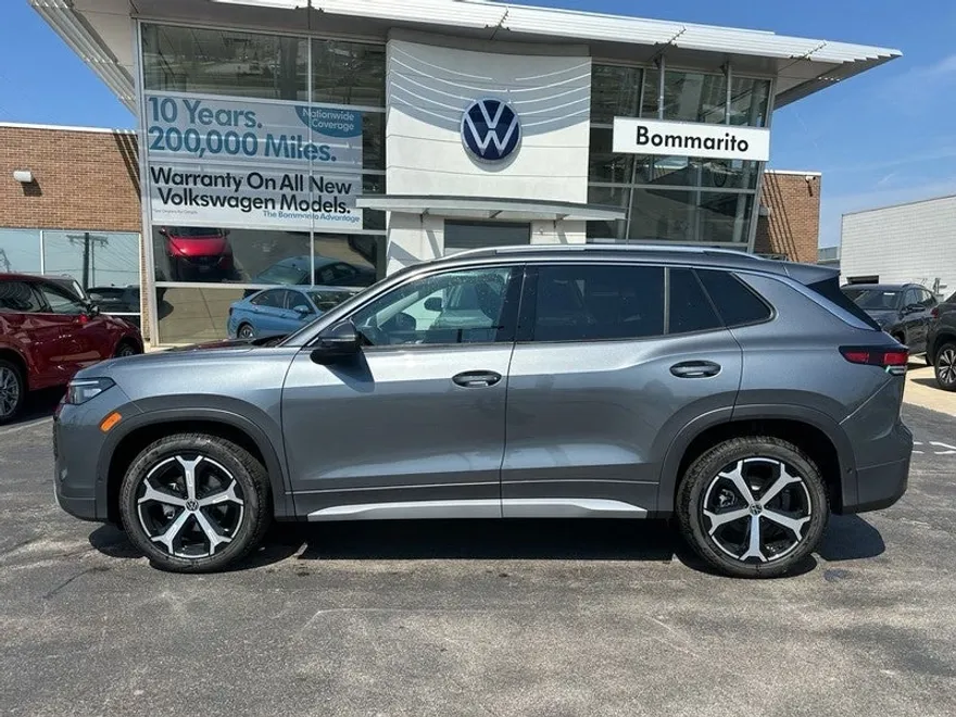 2025 Volkswagen Tiguan SE photo 1