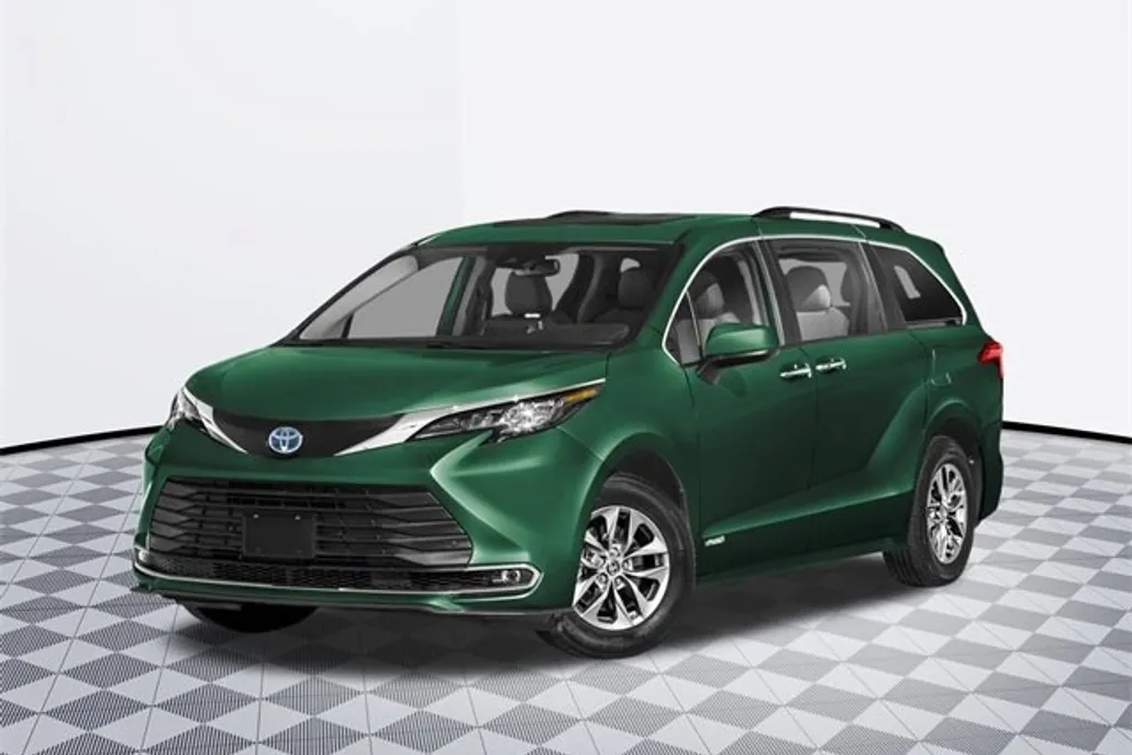 2025 Toyota Sienna XLE photo 1