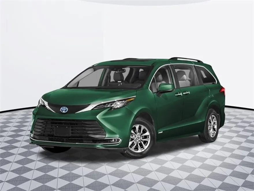 2025 Toyota Sienna XLE photo 1