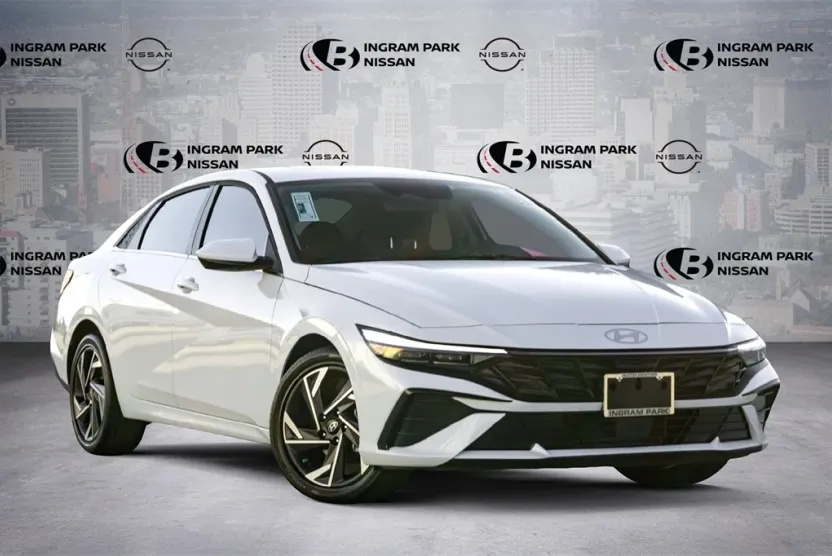 2025 Hyundai Elantra SEL Convenience photo 1
