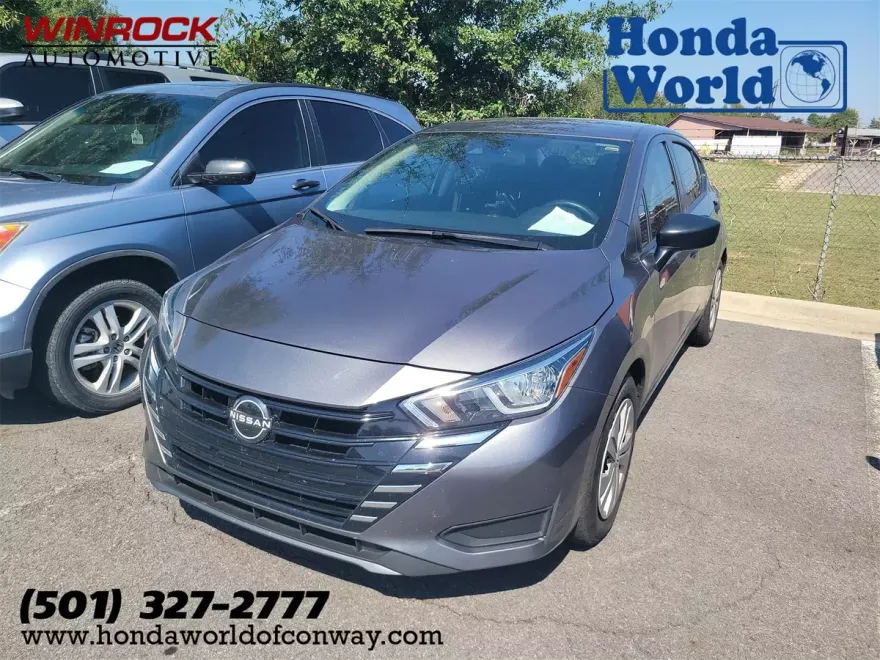 2023 Nissan Versa 1.6 S photo 1
