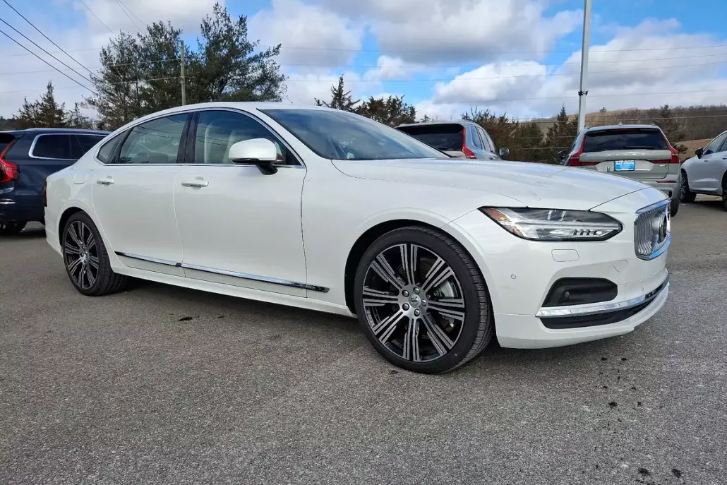 2025 Volvo S90 Plus photo 1