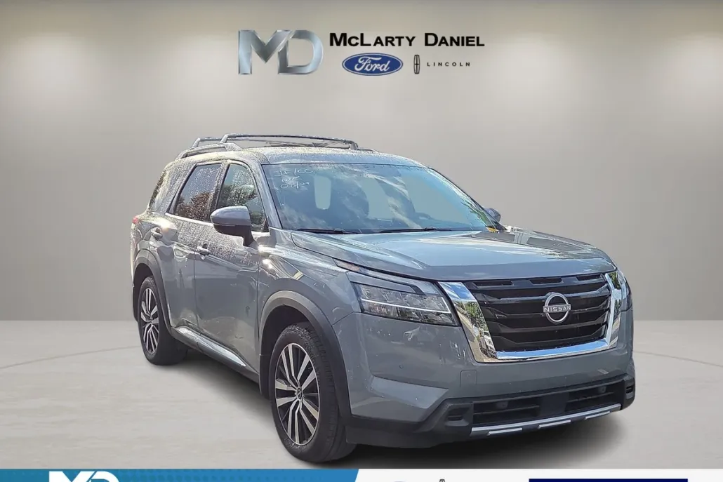 2024 Nissan Pathfinder Platinum photo 1