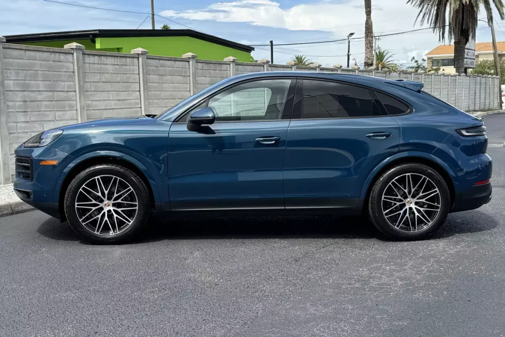 2025 Porsche Cayenne Coupe photo 1