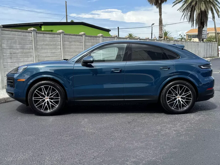 2025 Porsche Cayenne Coupe photo 1