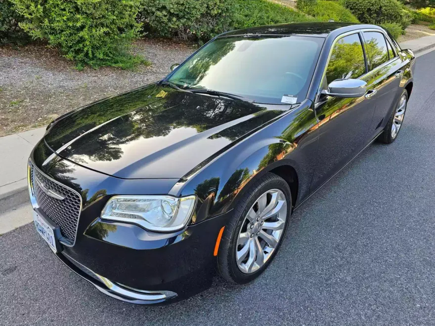 2018 Chrysler 300 Limited photo 1