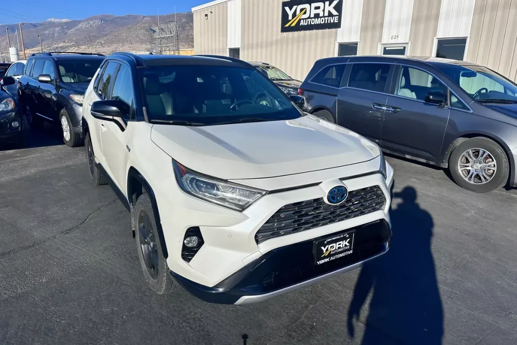 2019 Toyota RAV4 Hybrid XSE photo 1