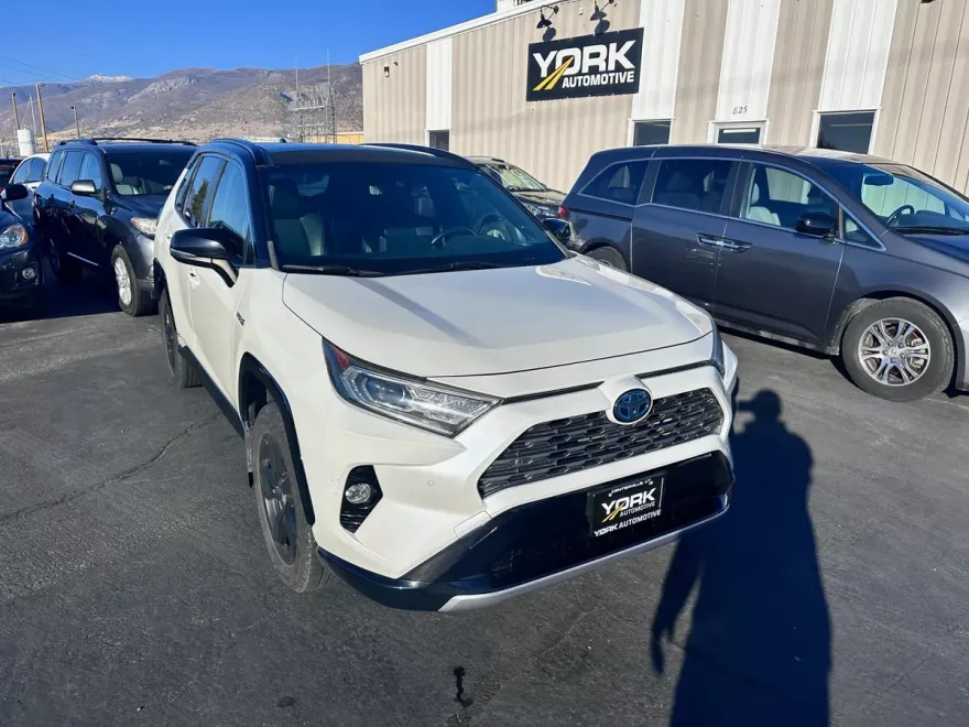 2019 Toyota RAV4 Hybrid XSE photo 1