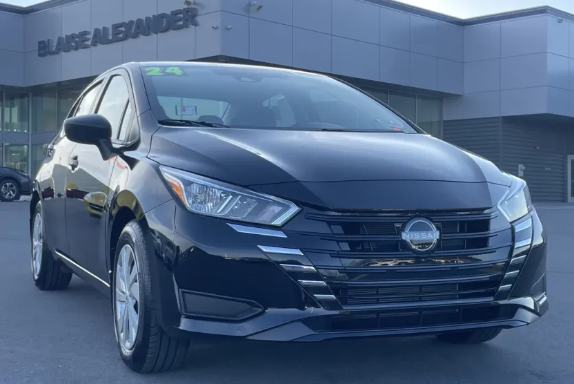 2024 Nissan Versa 1.6 S photo 1