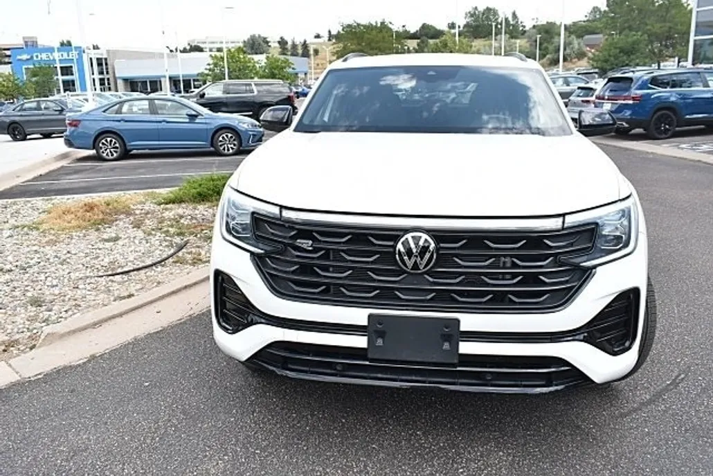 2025 Volkswagen Atlas Cross Sport SEL R-Line photo 1