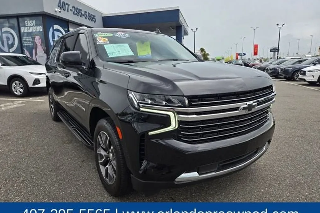 2021 Chevrolet Suburban LT photo 1