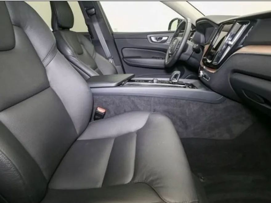 2024 Volvo XC60 B5 Plus photo 1