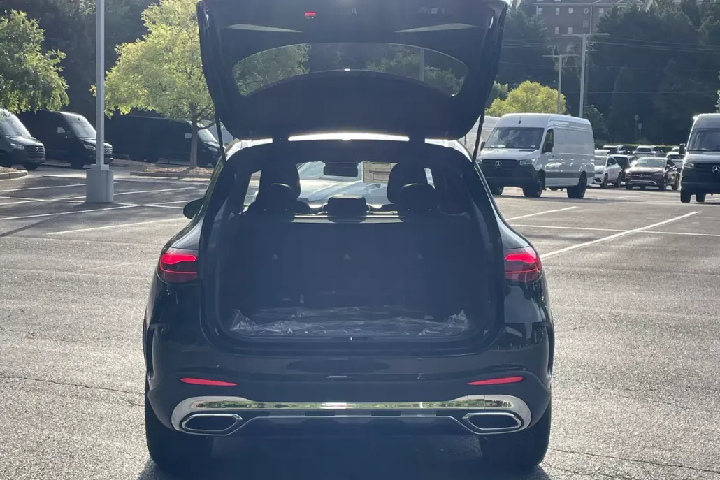 2026 Mercedes Benz GLC 300 4MATIC photo 1