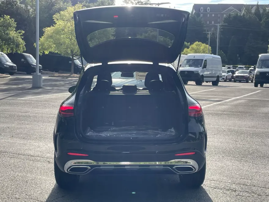 2026 Mercedes Benz GLC 300 4MATIC photo 1