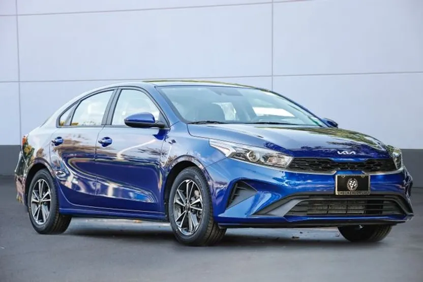 2022 Kia Forte LXS photo 1
