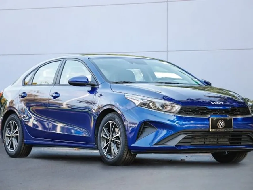 2022 Kia Forte LXS photo 1