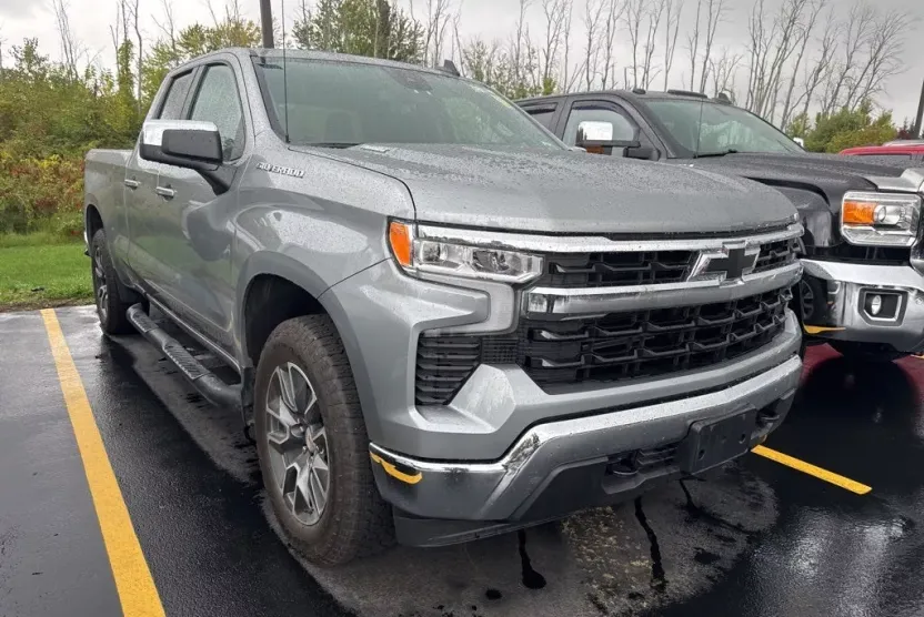 2025 Chevrolet Silverado 1500 LT photo 1