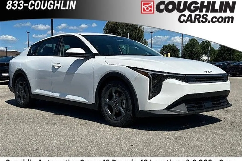 2025 Kia K4 LXS photo 1