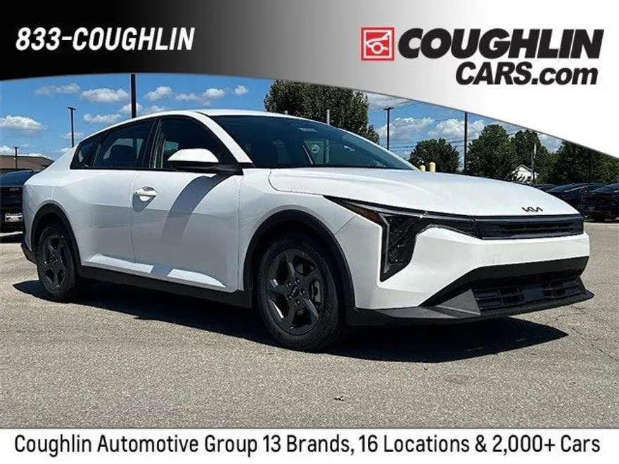 2025 Kia K4 LXS photo 1