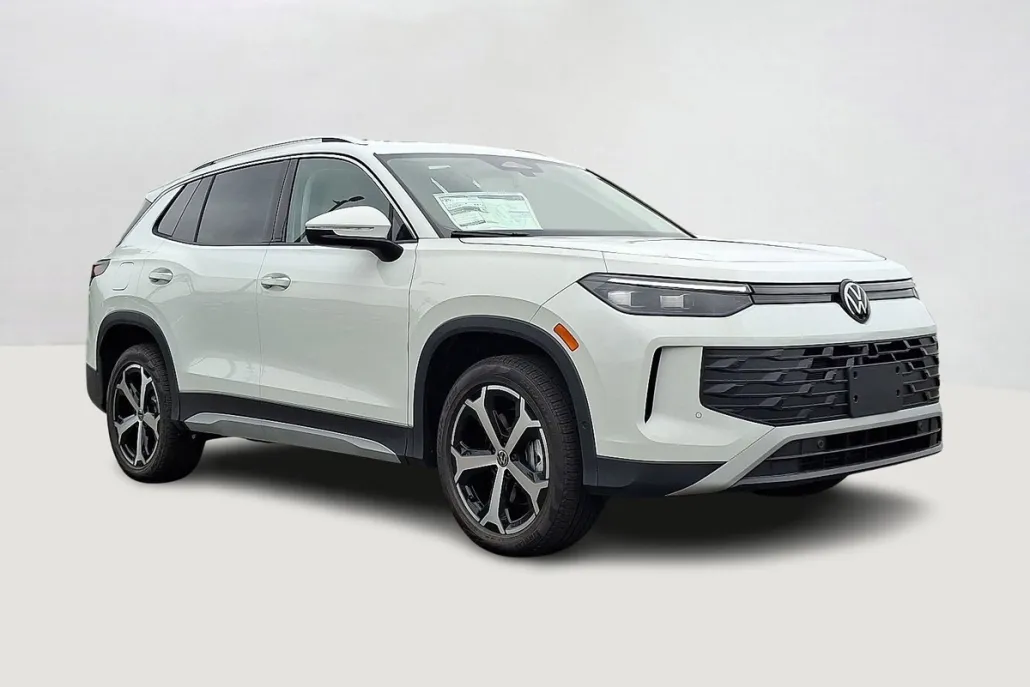 2025 Volkswagen Tiguan SE photo 1