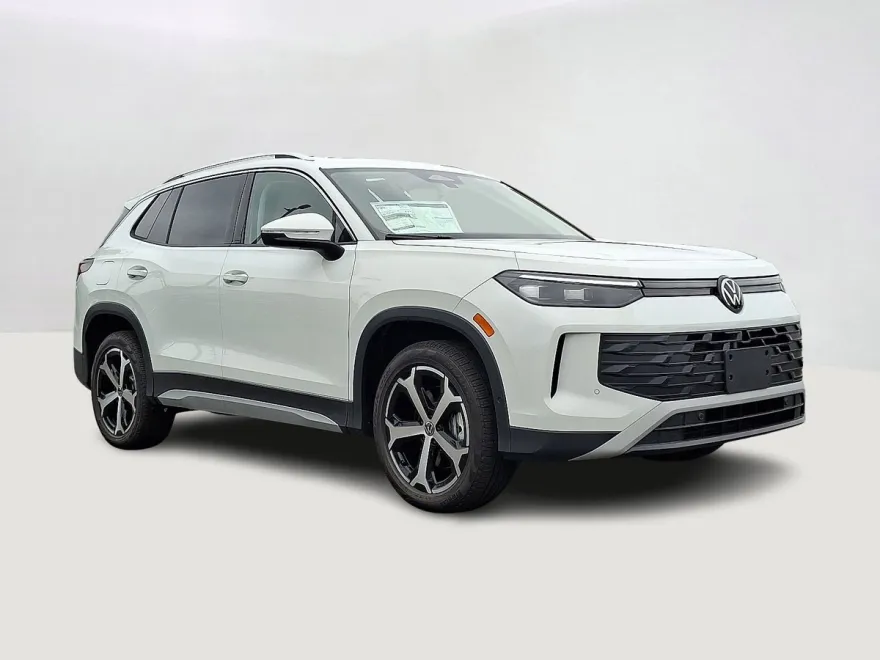 2025 Volkswagen Tiguan SE photo 1