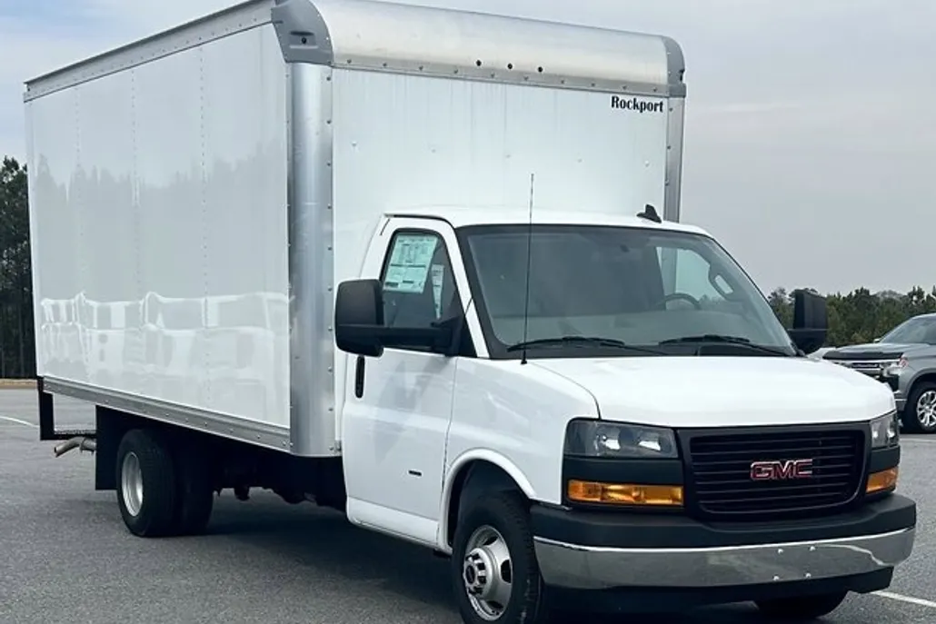 2023 Gmc Savana Cutaway 3500 photo 1