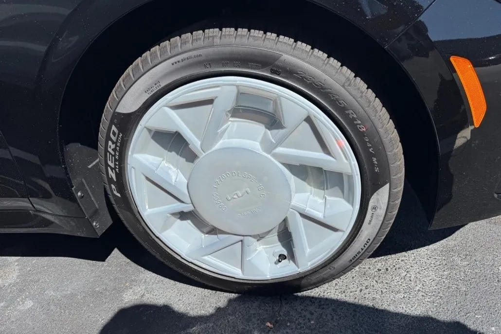 2026 Kia K5 GT-Line photo 1