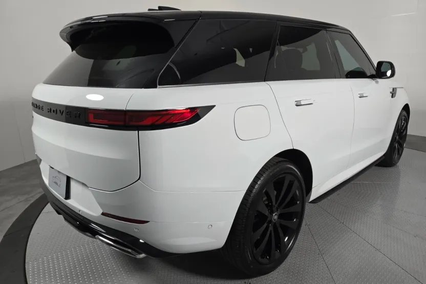 2025 Land Rover Range Rover Sport SE photo 1