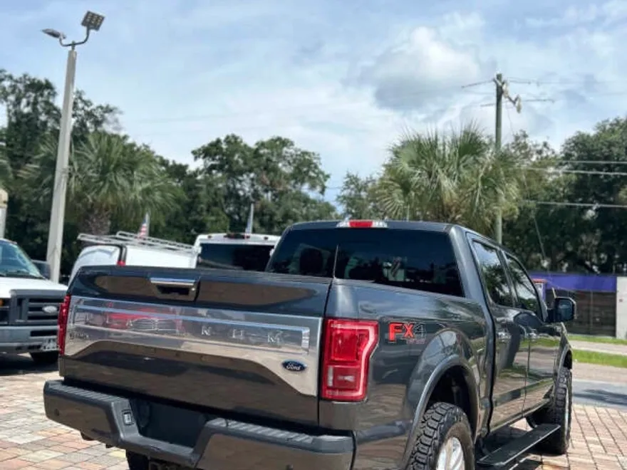 2016 Ford F-150 Platinum photo 1
