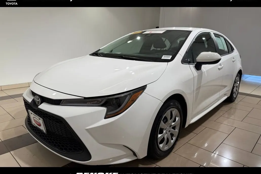 2022 Toyota Corolla LE photo 1