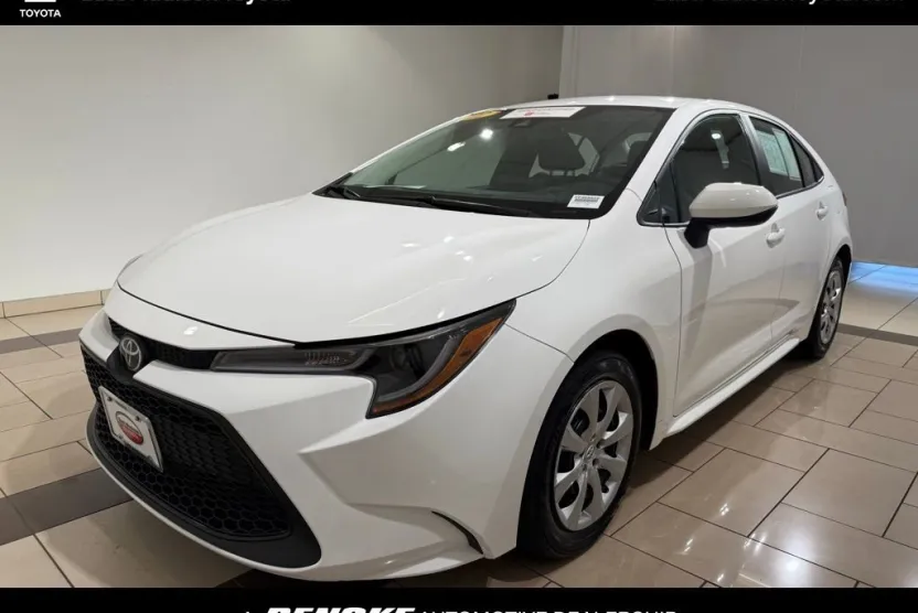 2022 Toyota Corolla LE photo 1