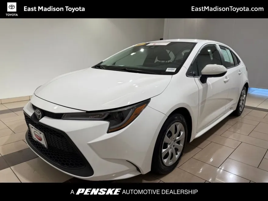 2022 Toyota Corolla LE photo 1