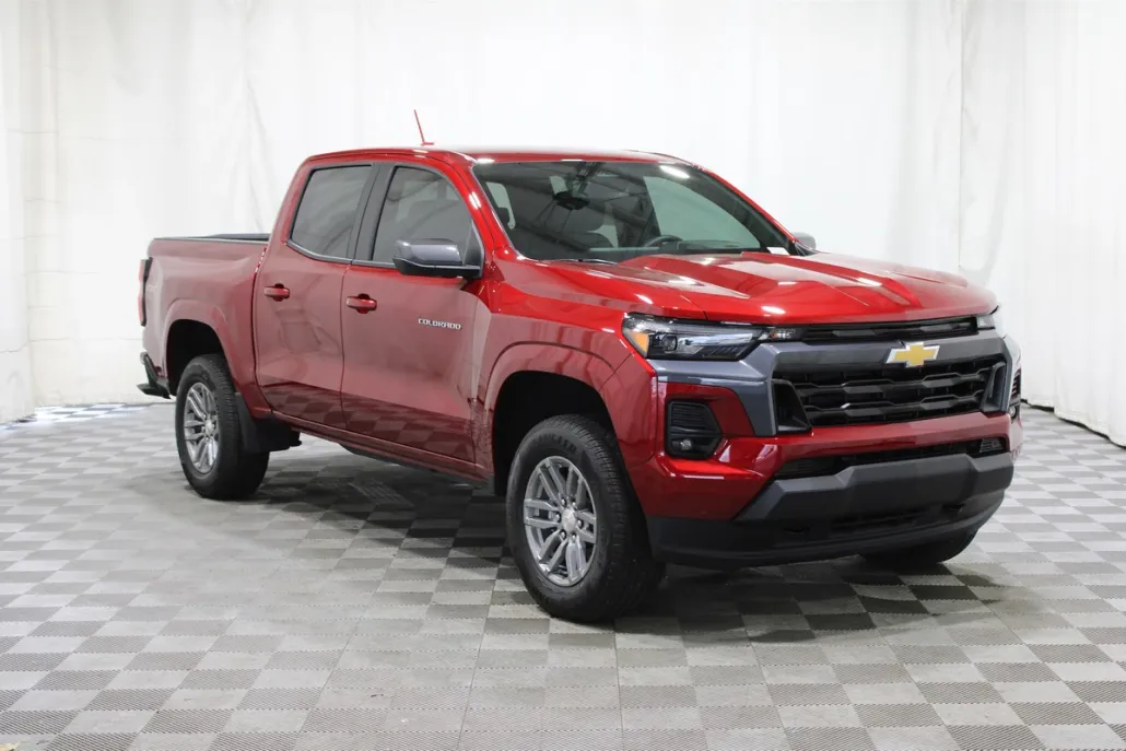 2024 Chevrolet Colorado LT photo 1