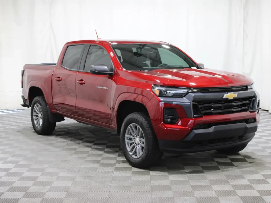 2024 Chevrolet Colorado LT photo 1