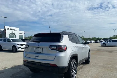 2025 Jeep Compass Limited photo 1