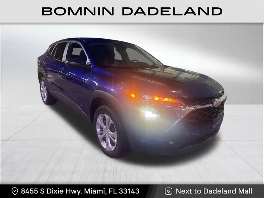2024 Chevrolet Trax LS photo 1