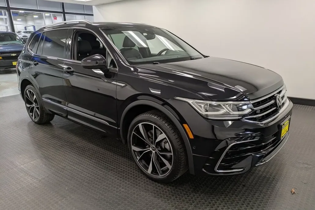 2022 Volkswagen Tiguan SEL Premium R-Line photo 1