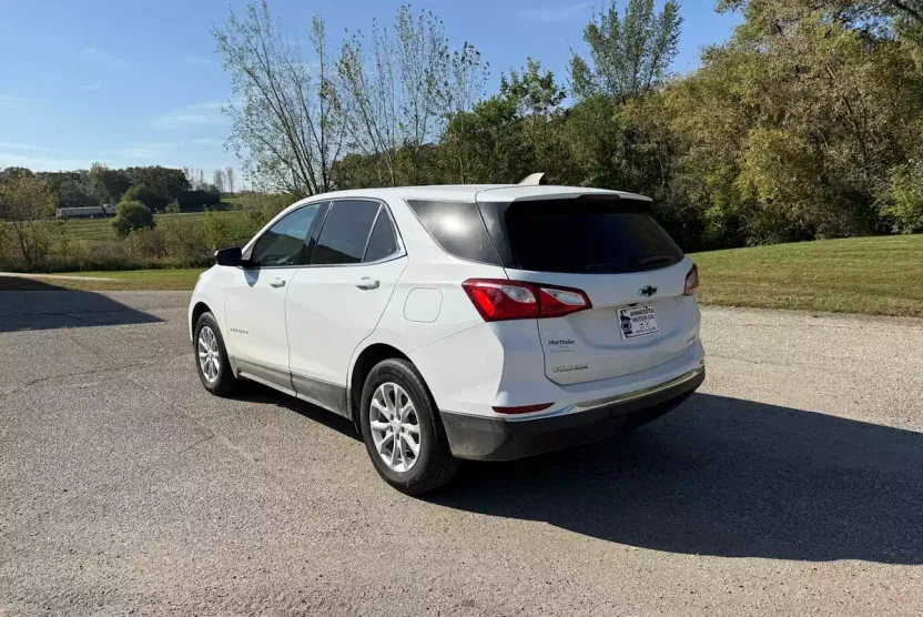 2020 Chevrolet Equinox LT photo 1