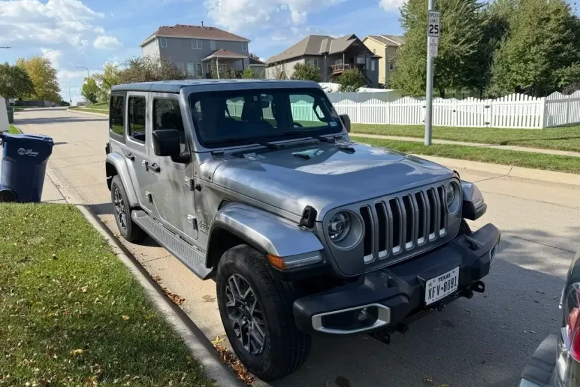 2021 Jeep Wrangler Unlimited Sahara photo 1