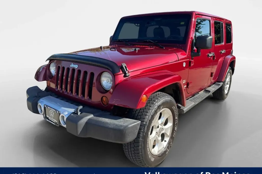 2013 Jeep Wrangler Unlimited Sahara photo 1