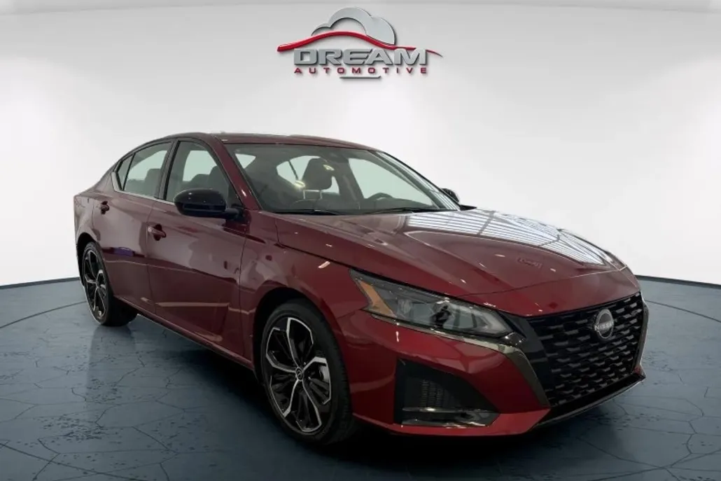 2025 Nissan Altima SR photo 1