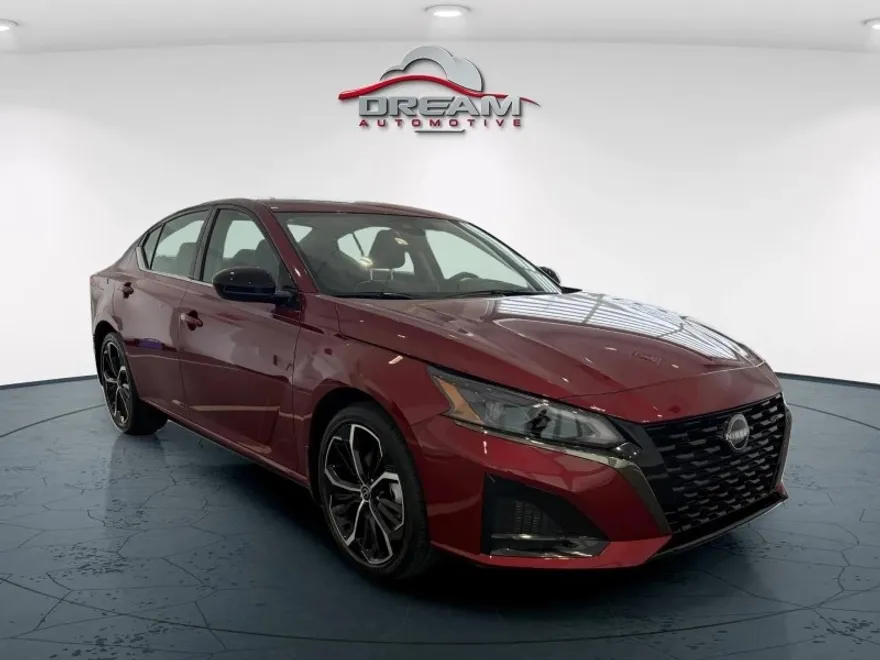 2025 Nissan Altima SR photo 1