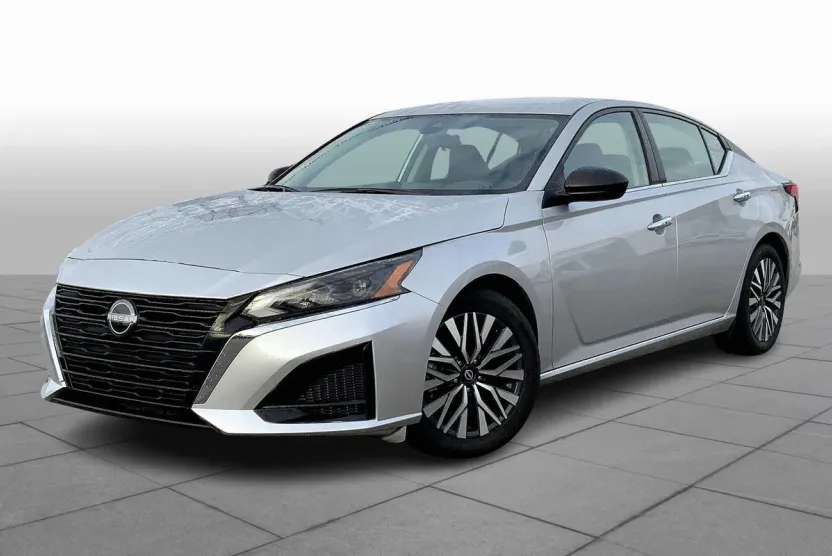 2024 Nissan Altima 2.5 SV photo 1