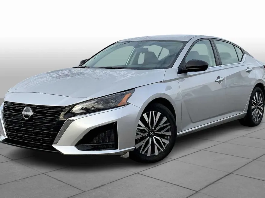 2024 Nissan Altima 2.5 SV photo 1