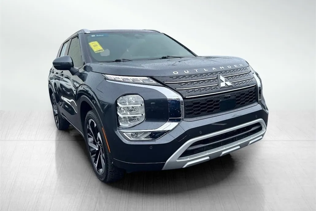 2024 Mitsubishi Outlander SEL photo 1